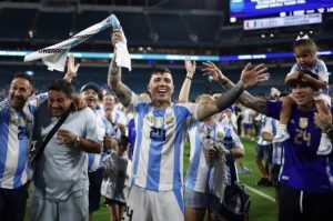 Cầu thủ Argentina phân biệt chủng tộc, Pháp đòi FIFA vào cuộc - Ảnh 1